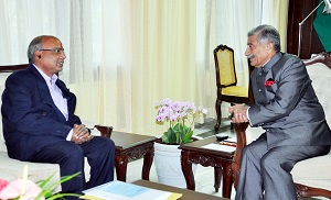 The Governor of Arunachal Pradesh Brig. (Dr.) B.D. Mishra (Retd.)  with Chief Secretary of Arunachal Pradesh Shri. Satya Gopal at Raj Bhavan, Itanagar on 31st  October 2017. 